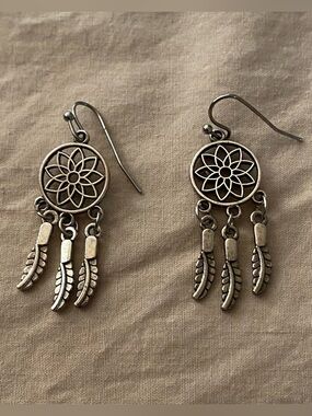 Dangle Earrings Silver Tone Dreamcatcher With Feathers 1.5” H Long X .5” W
